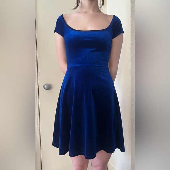 Garage Flattering Criss Cross Blue Velvet Dress - Picture 3 of 10